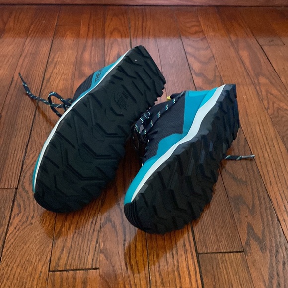 North Face Shoes - Picture 3 of 5